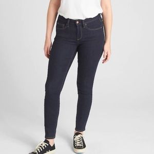 GAP Curvy True Skinny 32 Short Dark Wash Jeans